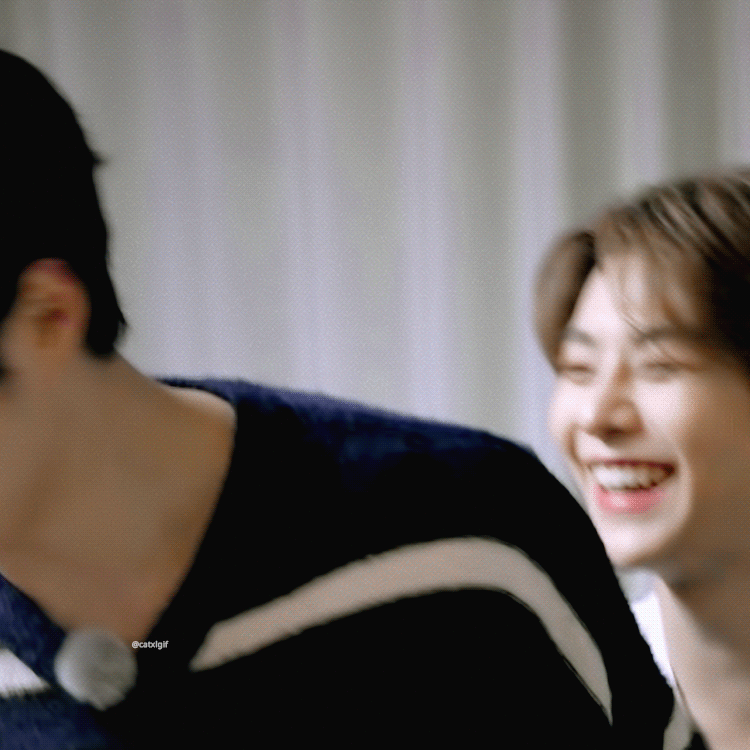 A moment captured by He Xinlong (ALPHA DRIVE ONE)'s fan