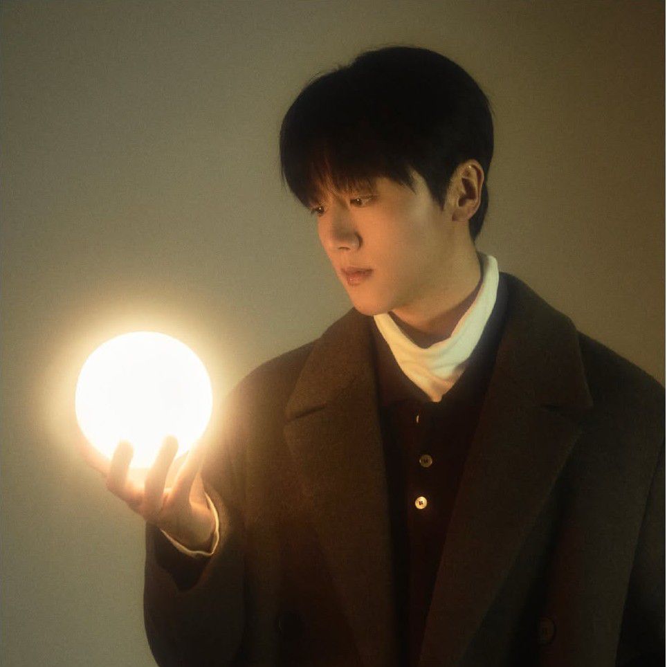 Latest photo of Youngbin (SF9)