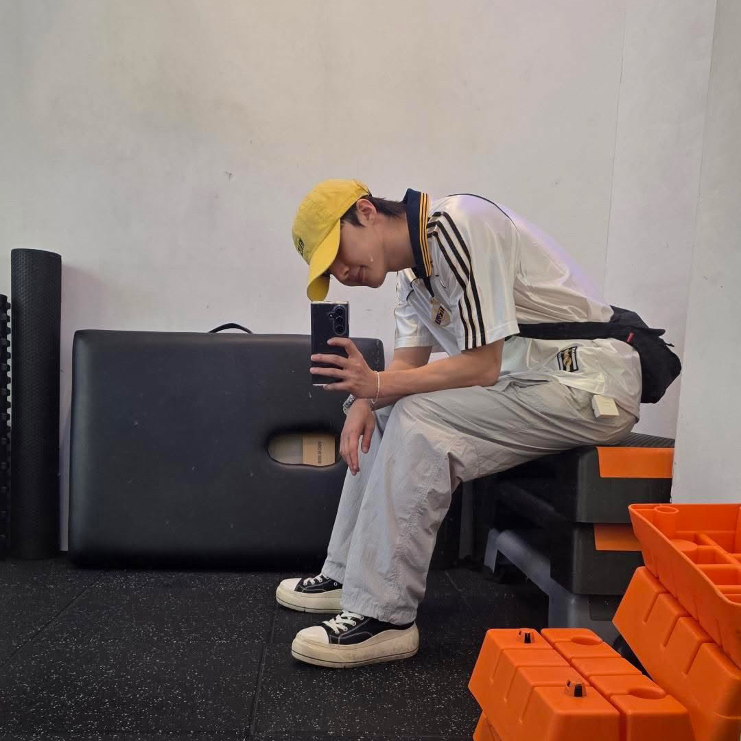 A moment captured by Hui (PENTAGON)'s fan