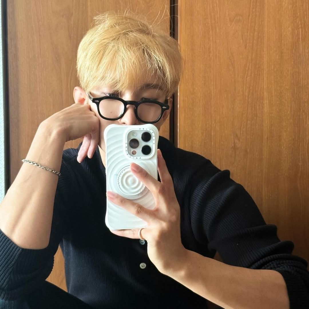 Latest photo of DK (SEVENTEEN)