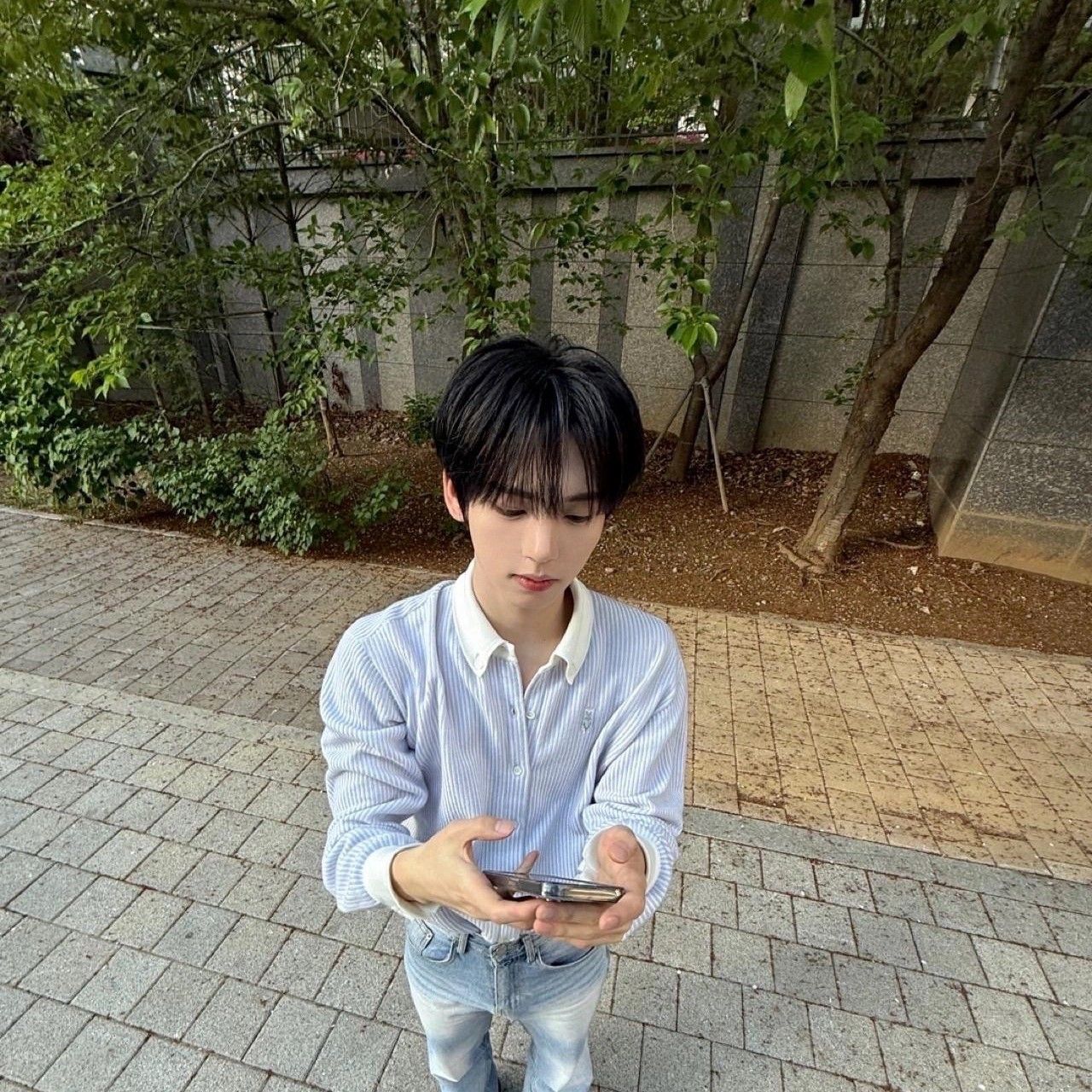Latest photo of Han Yujin (ZEROBASEONE)