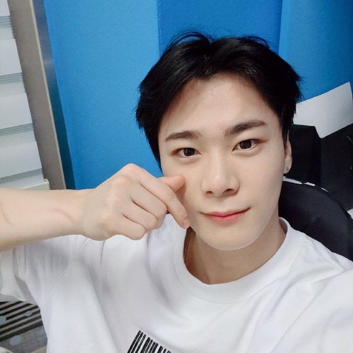A moment captured by Moonbin (ASTRO)'s fan
