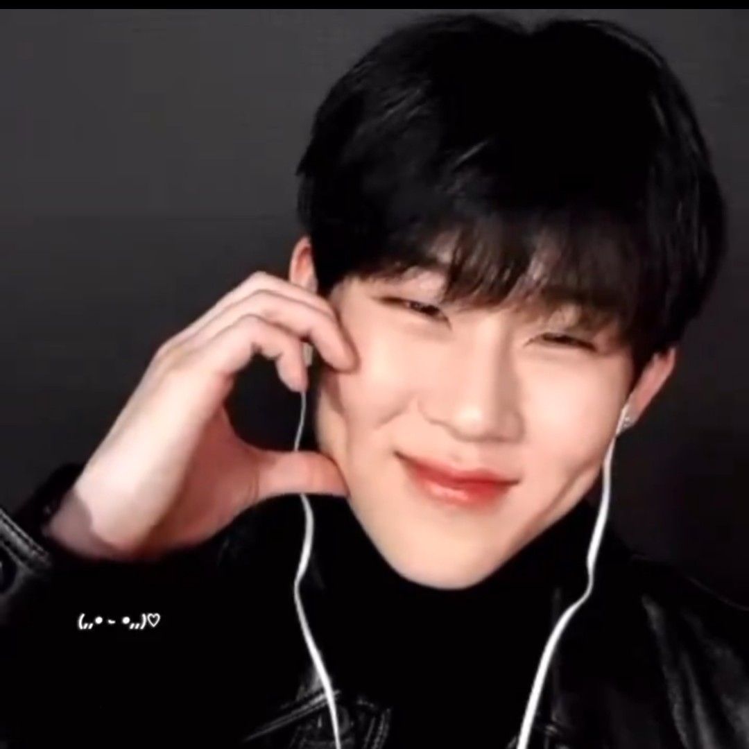 周宪 (MONSTA X)的最新活动照片