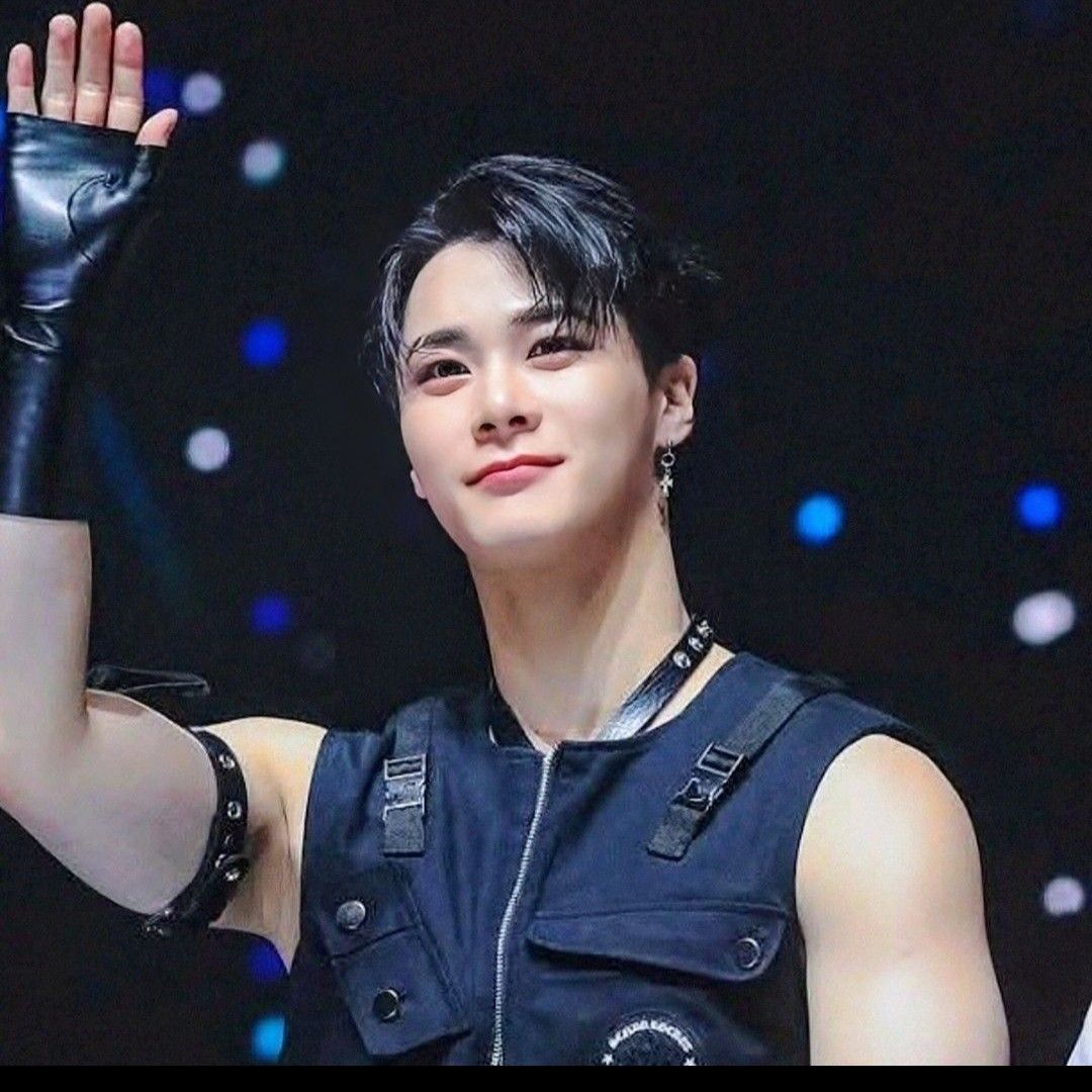 A moment captured by ASTRO's fan