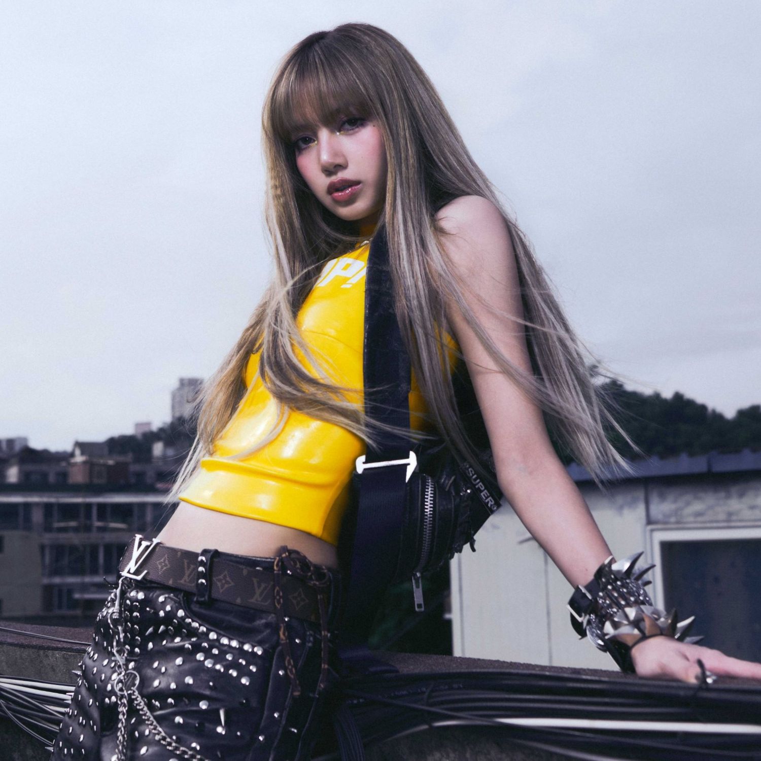 Behind-the-scenes cut of Lisa (BLACKPINK)