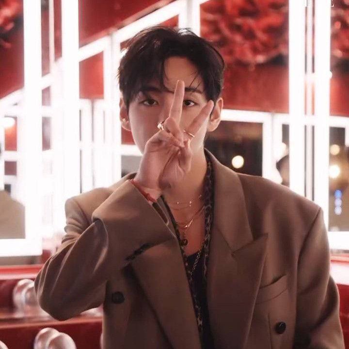 Foto aktivitas terbaru V (BTS)