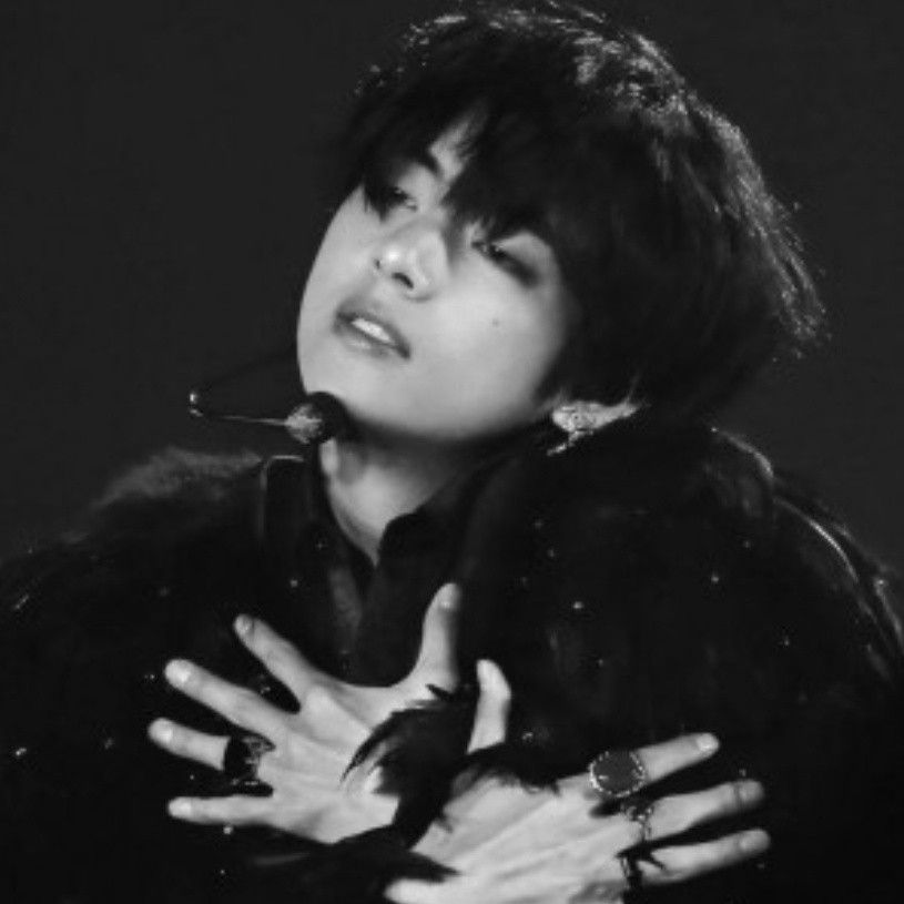 뷔 (방탄소년단) 최근 활동샷