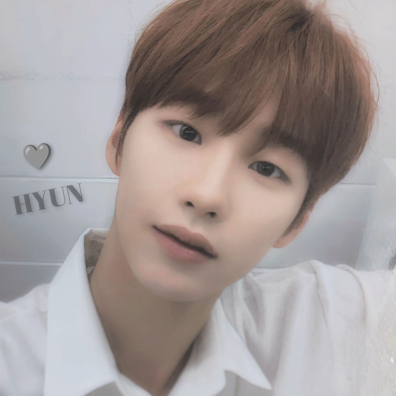 A moment captured by Hyun's fan