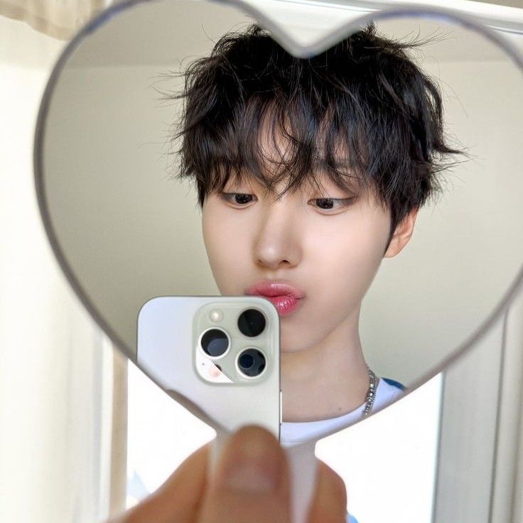 A moment captured by Juwang (KickFlip)'s fan