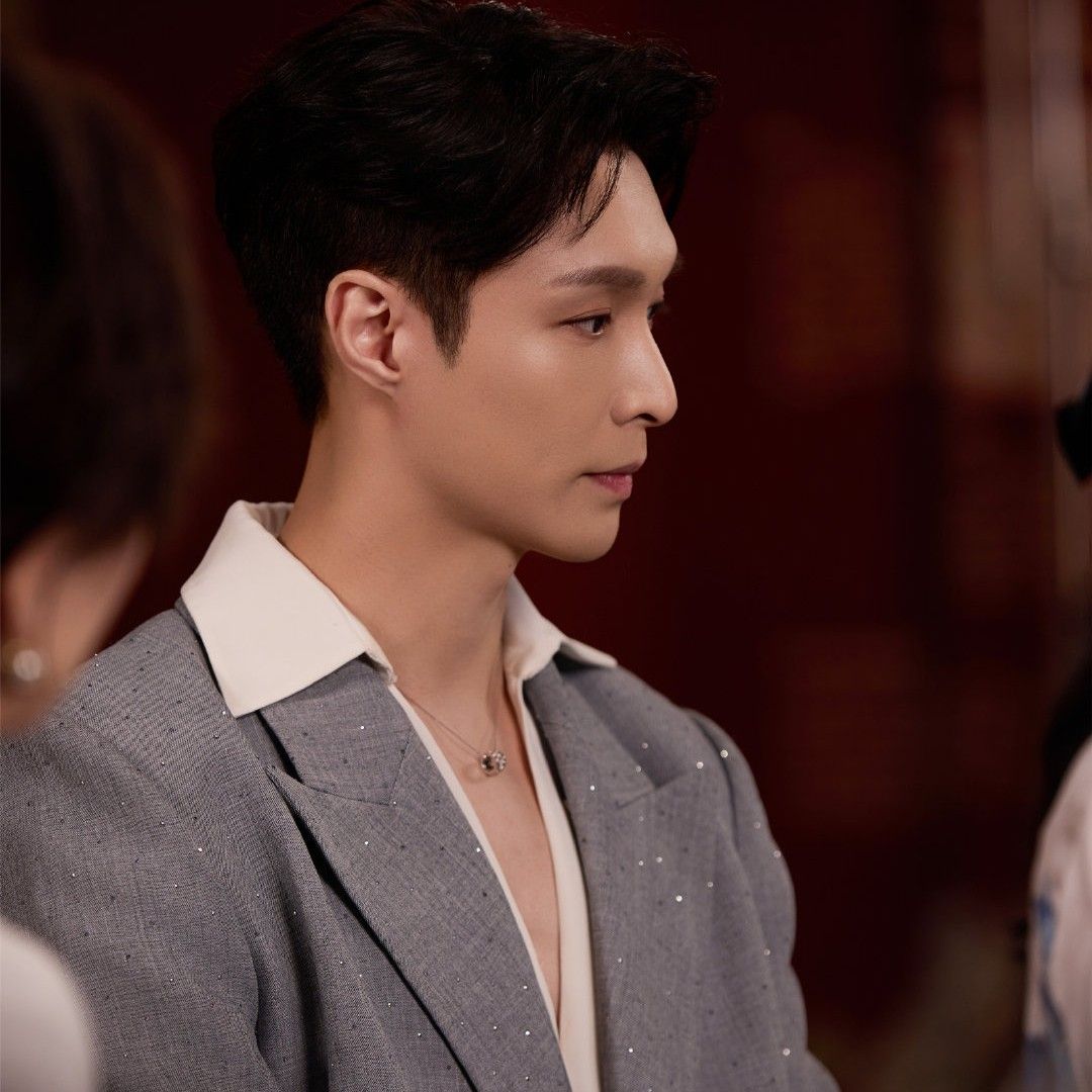 A moment captured by Lay (EXO)'s fan