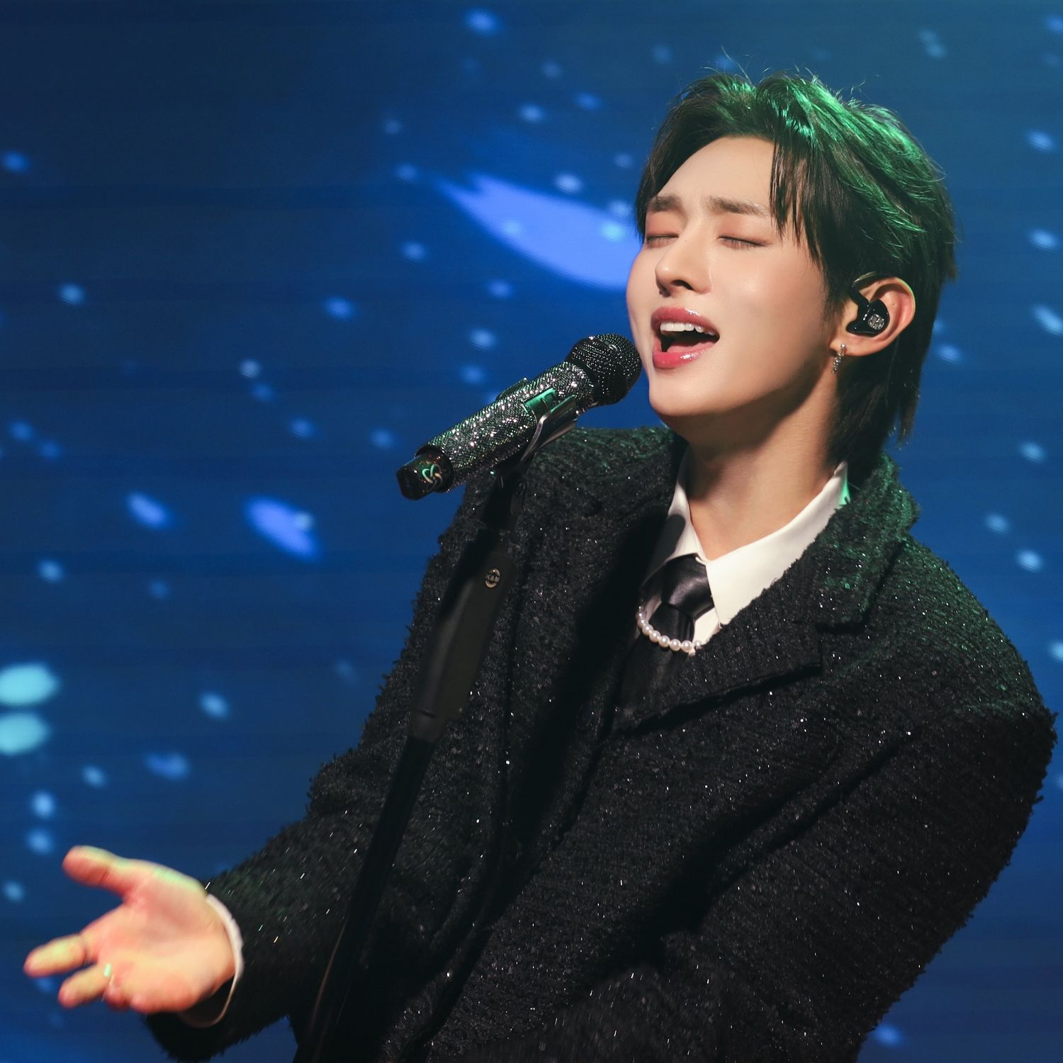 Recent activity shot of Yoon Jisung