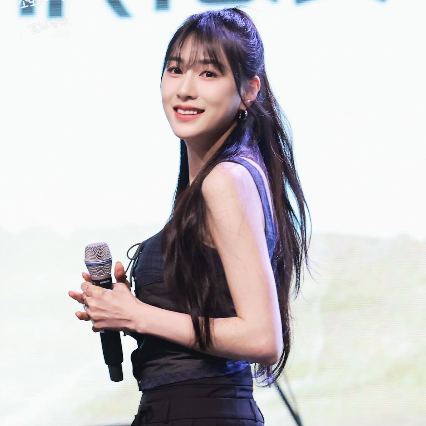 吳夏榮 (Apink)的最新照片