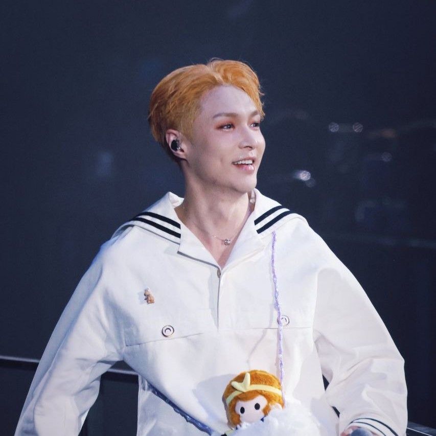 A moment captured by Lay (EXO)'s fan