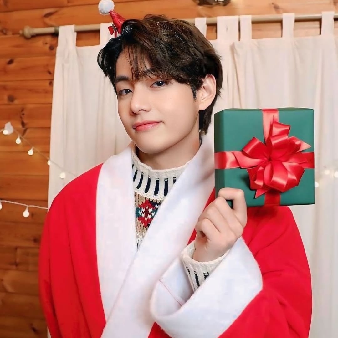 뷔 (방탄소년단)의 최신 사진