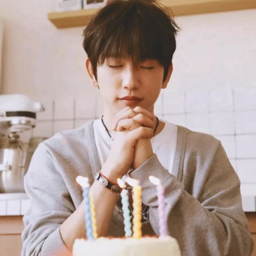 Behind-the-scenes cut of Jinyoung (GOT7)