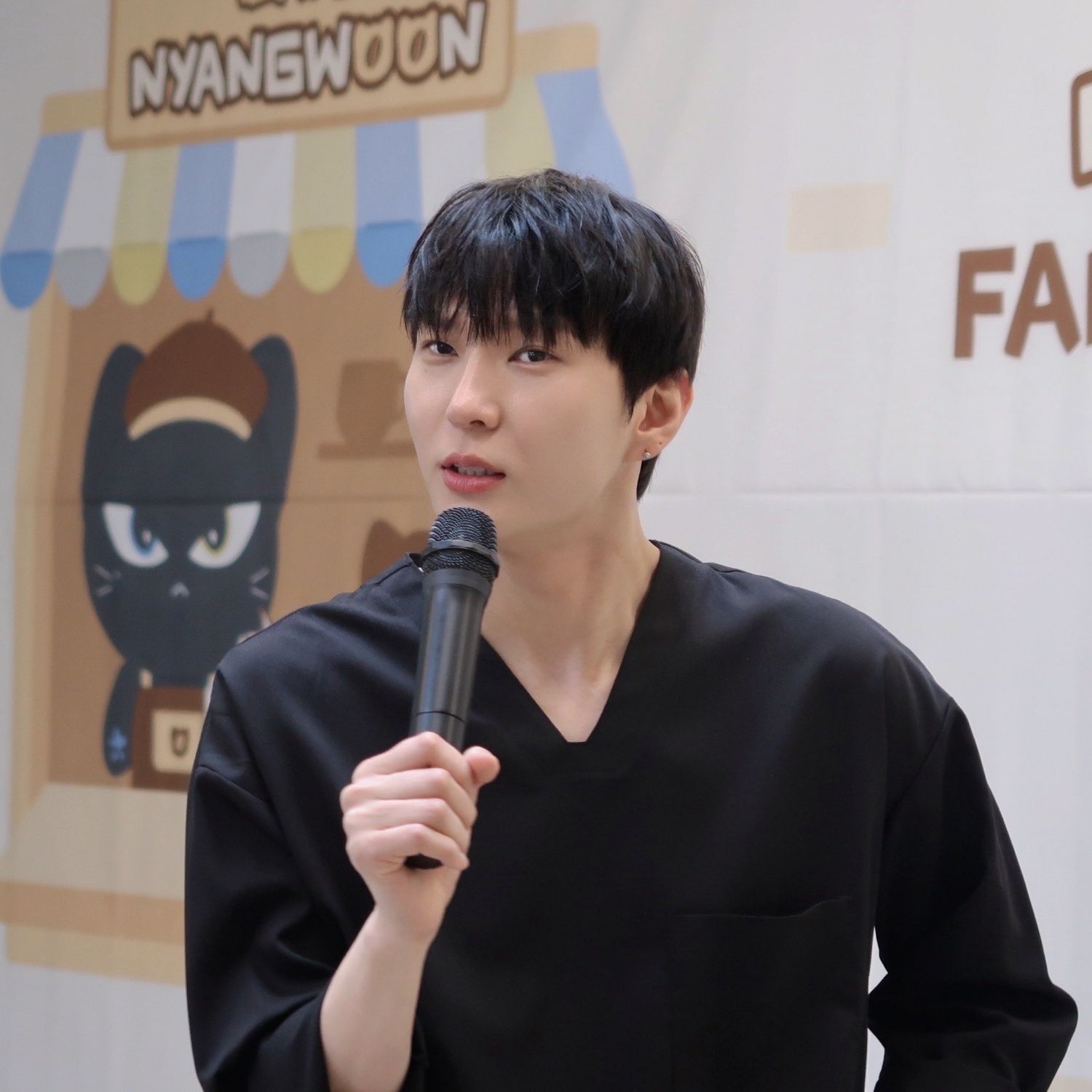 Latest photo of LEO (VIXX)