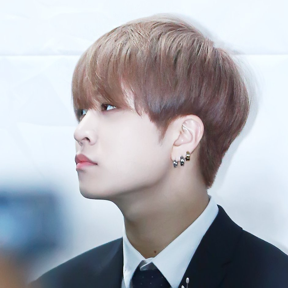 Behind-the-scenes cut of Youngjae (GOT7)