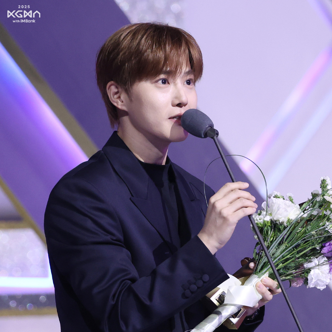 Behind-the-scenes cut of Suho (EXO)