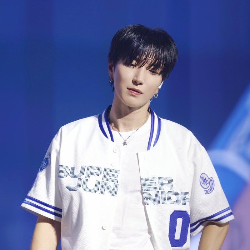 Latest photo of Leeteuk (Super Junior)