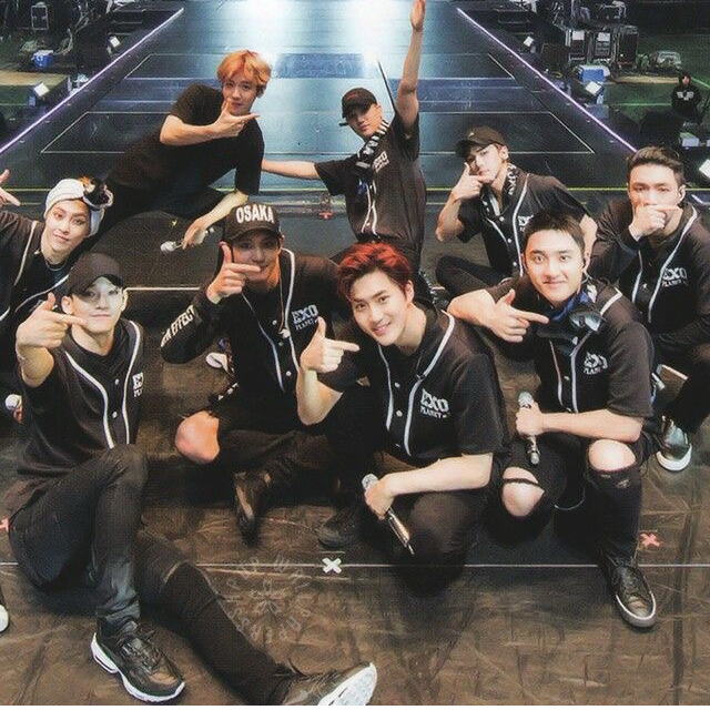 Potret di balik layar EXO