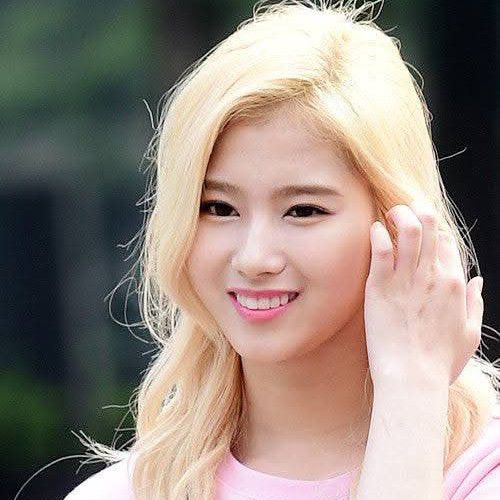 Latest photo of Sana (TWICE)