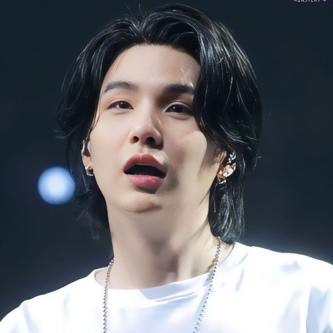 Foto terbaru SUGA (BTS)