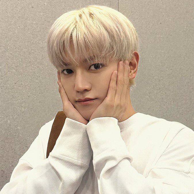 태용 (NCT 127)의 최신 사진