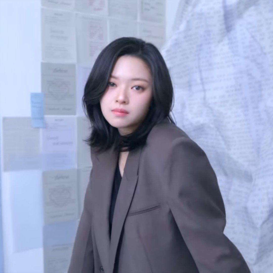 Behind-the-scenes cut of Jeongyeon (TWICE)