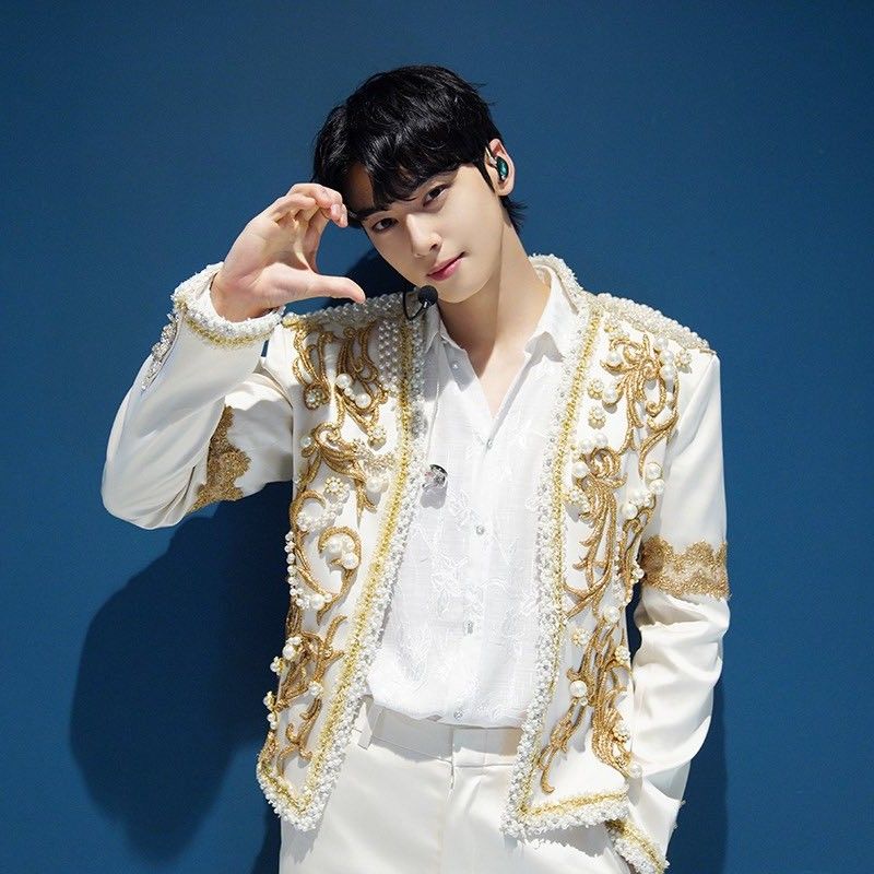 A moment captured by Eunwoo (ASTRO)'s fan