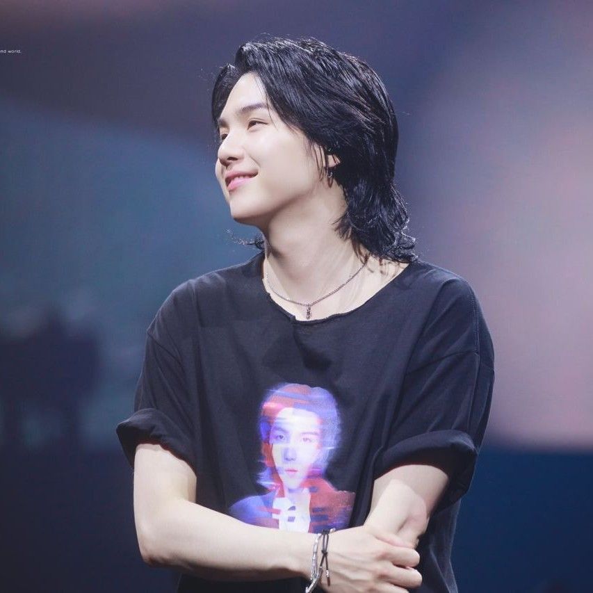 Latest photo of SUGA (BTS)