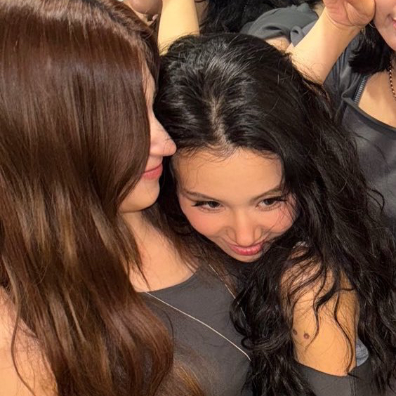 Potret di balik layar Sana (TWICE)