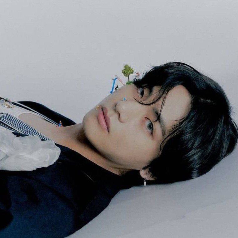 A moment captured by V (BTS)'s fan