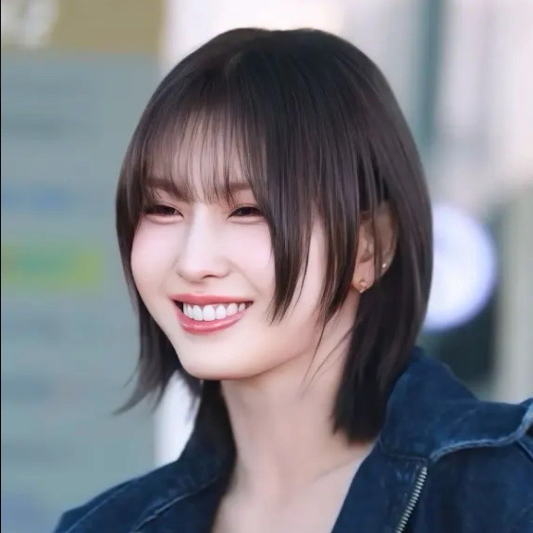 Recent activity shot of Momo (TWICE)