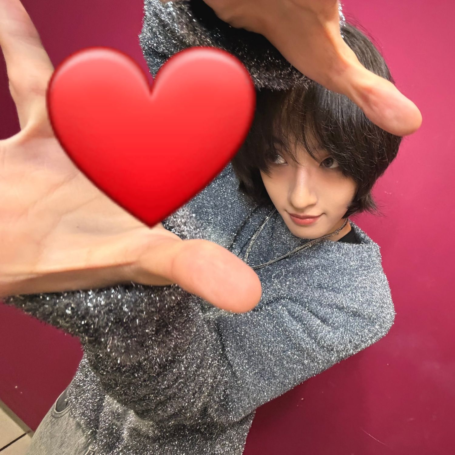 Behind-the-scenes cut of Kim Shin (AxMxP)