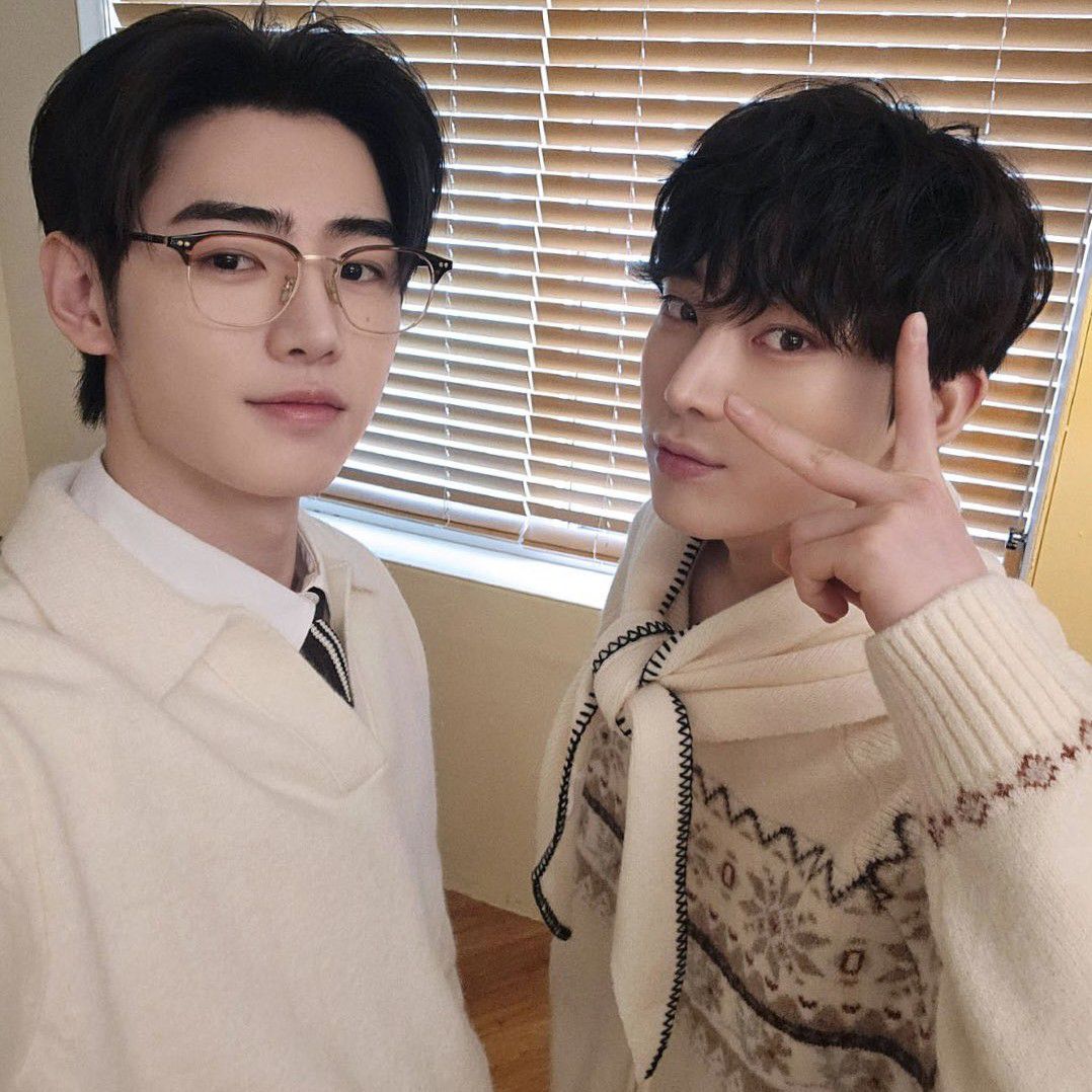 Foto aktivitas terbaru ENHYPEN