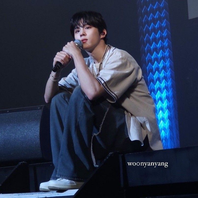 Behind-the-scenes cut of Kim Wooseok