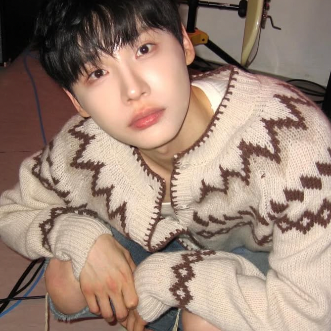 Foto terbaru Jeon Woong (AB6IX)