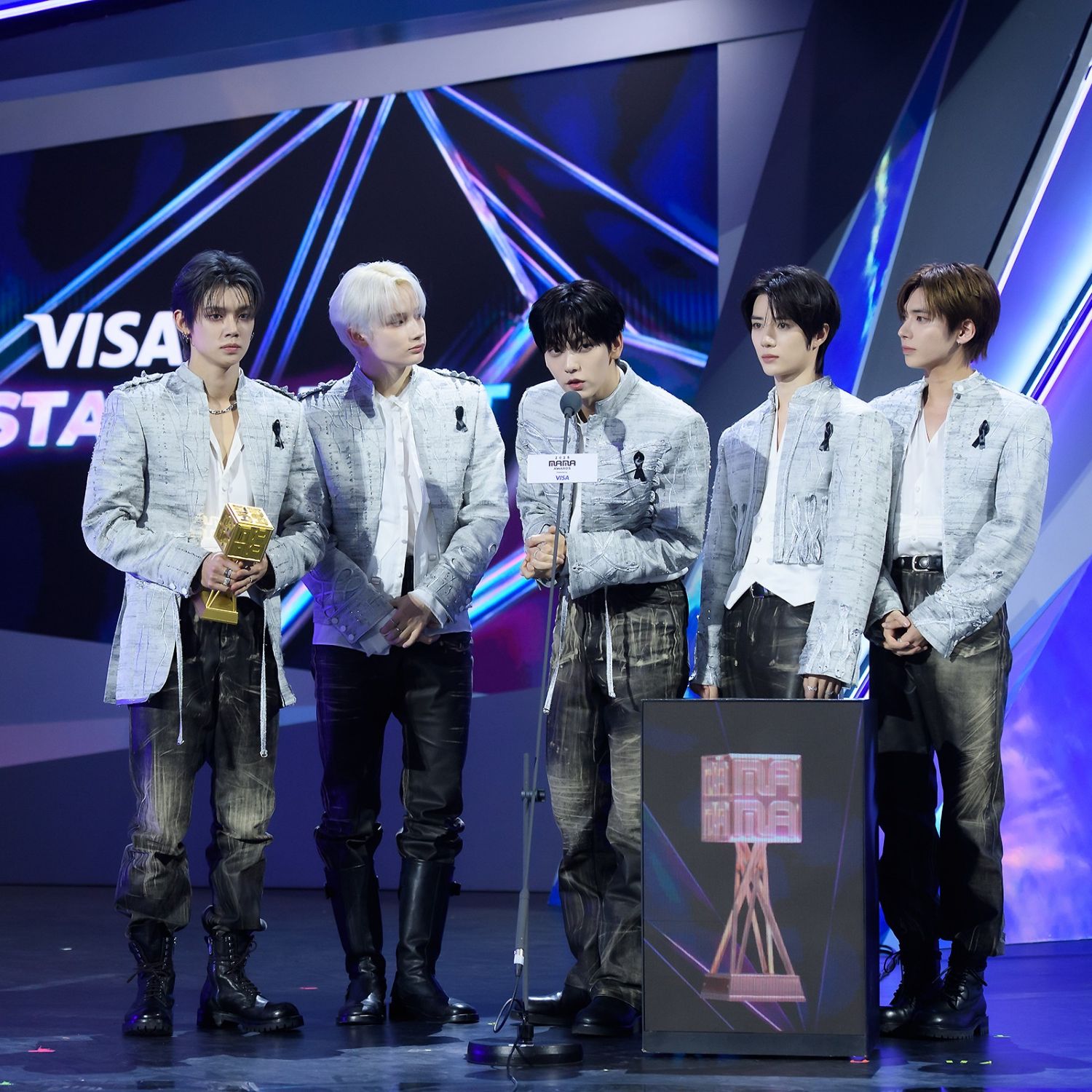 투모로우바이투게더의 비하인드 컷