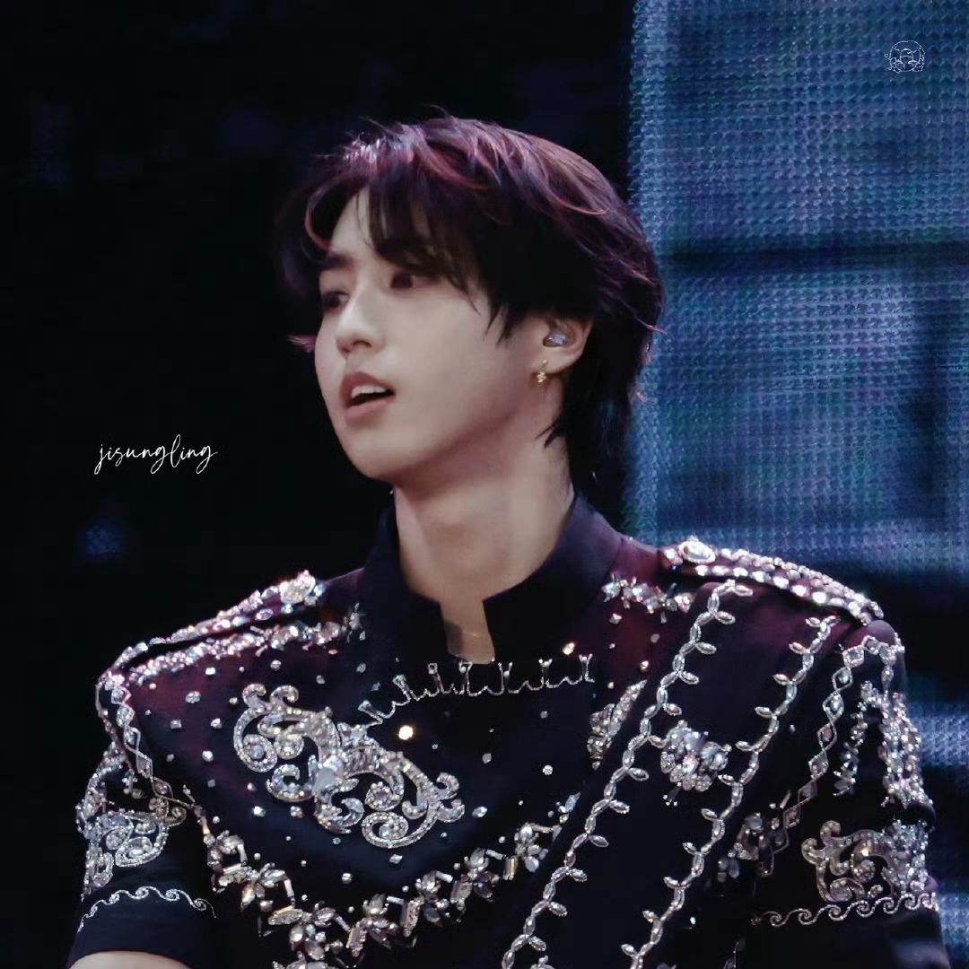 Behind-the-scenes cut of HAN (Stray Kids)