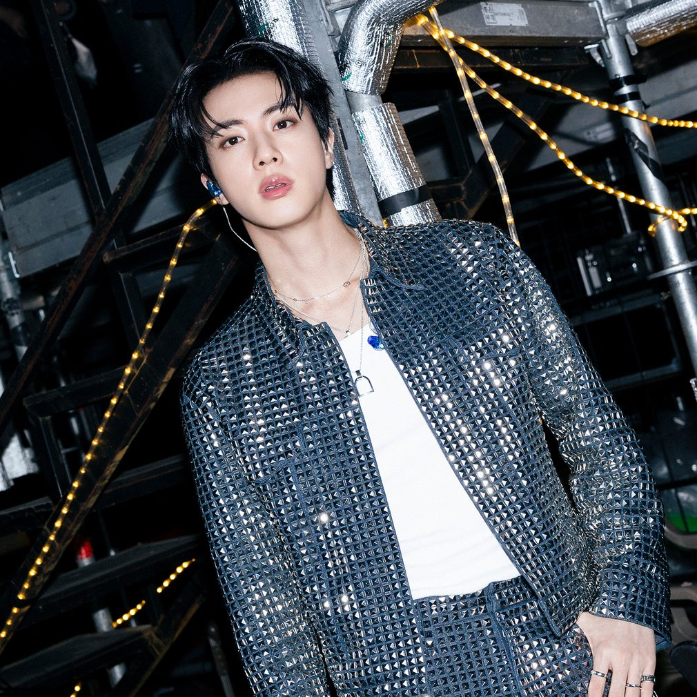 진 (방탄소년단) 최근 활동샷