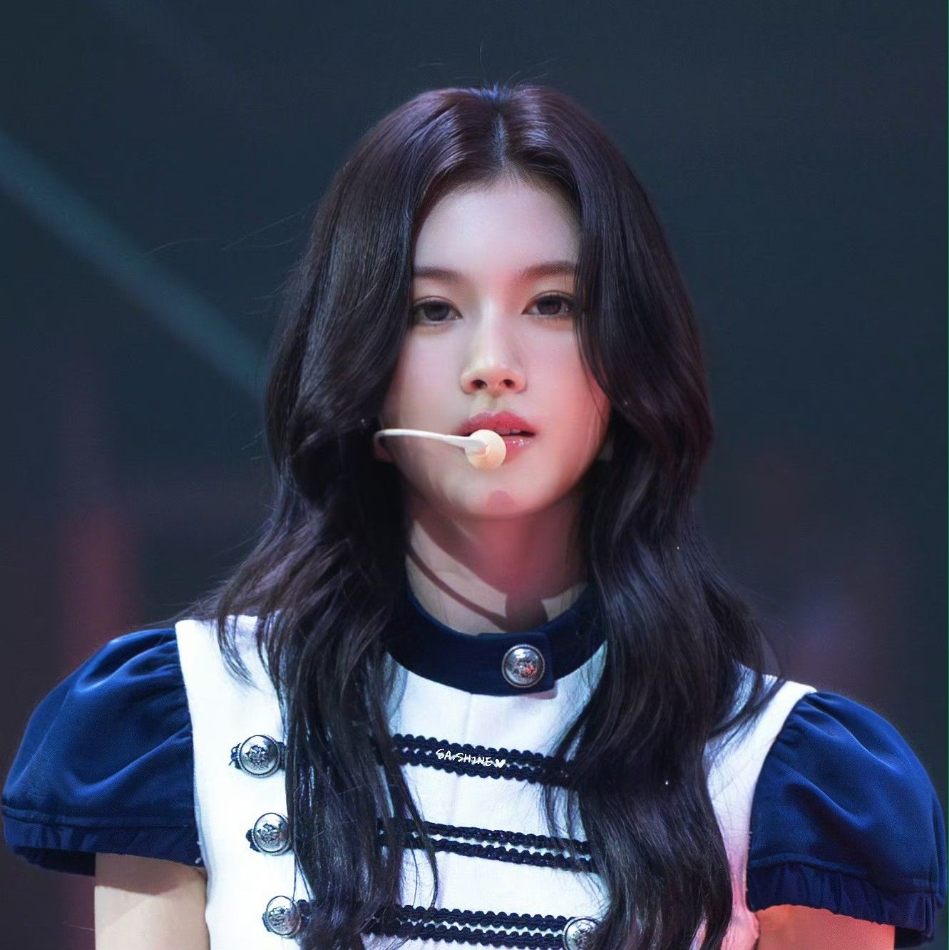 Potret di balik layar Sana (TWICE)