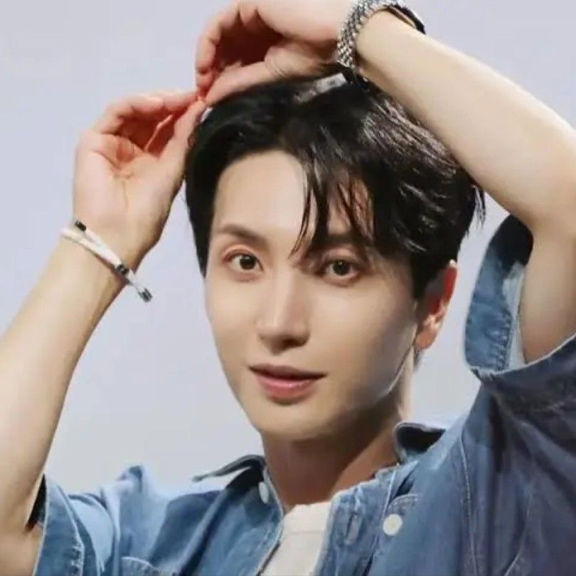 Behind-the-scenes cut of Leeteuk (Super Junior)