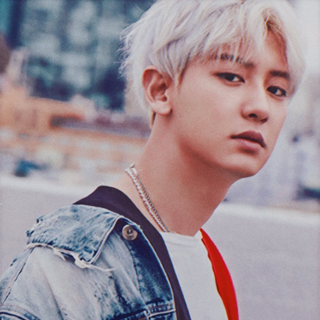 Recent activity shot of Chanyeol (EXO)