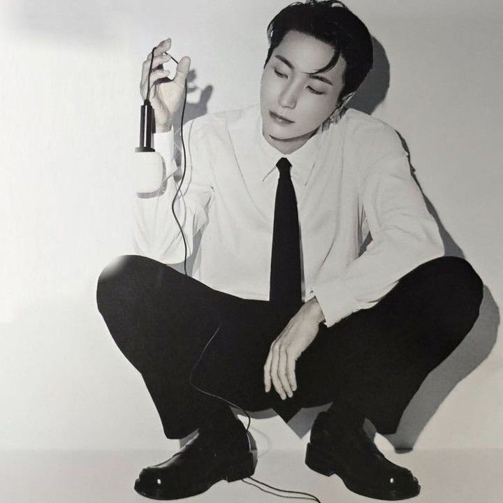 Behind-the-scenes cut of Leeteuk (Super Junior)