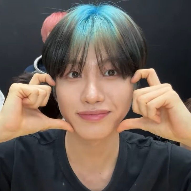 Foto aktivitas terbaru Huiwon (n.SSign)