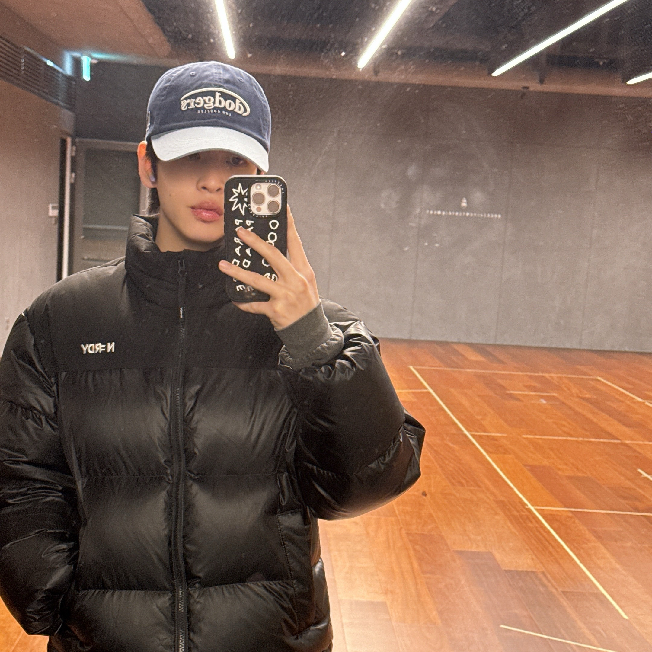 Behind-the-scenes cut of Allen (CRAVITY)