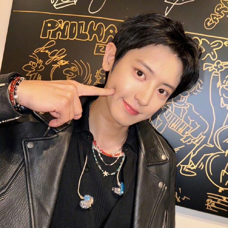 Foto aktivitas terbaru Chanyeol (EXO)