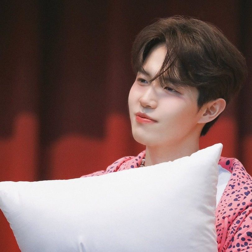 Momen yang diabadikan oleh penggemar Kim Jaehwan