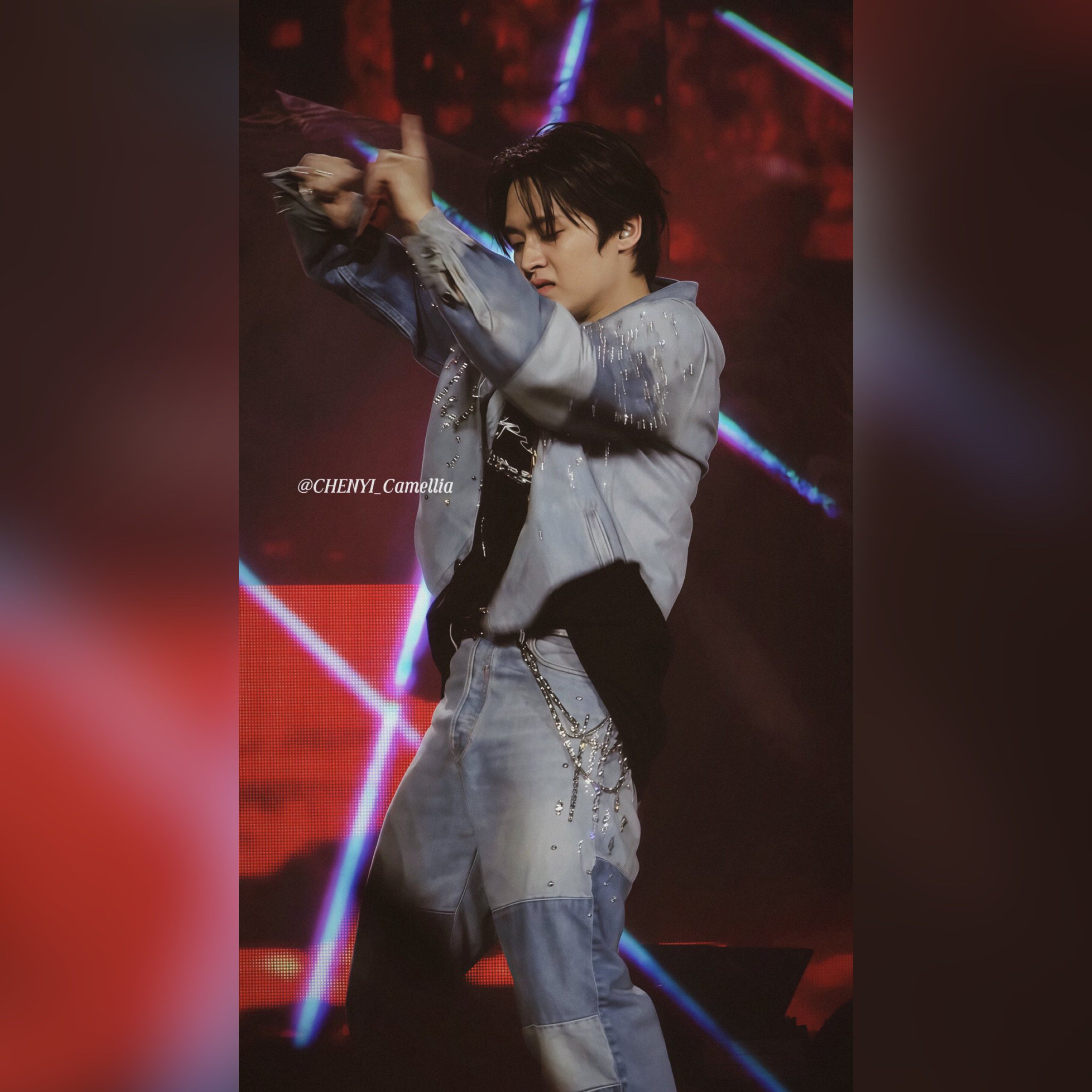 A moment captured by Lee Know (Stray Kids)'s fan