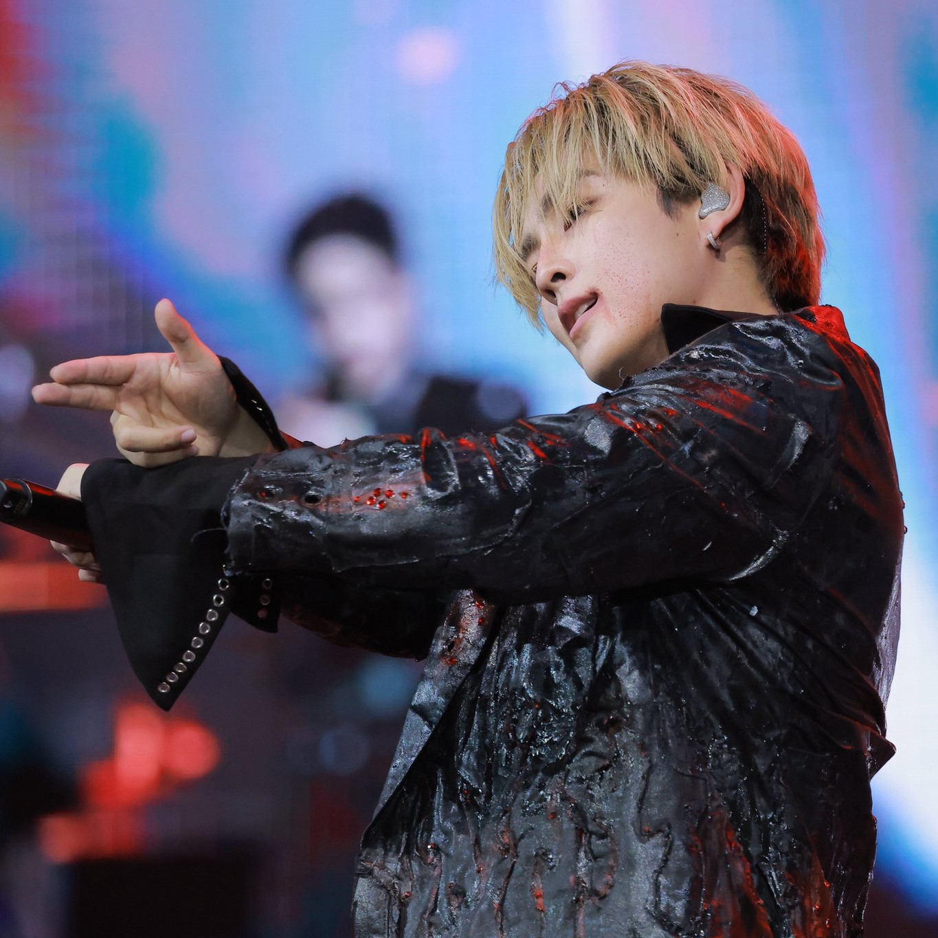 Behind-the-scenes cut of Heart (BUS)